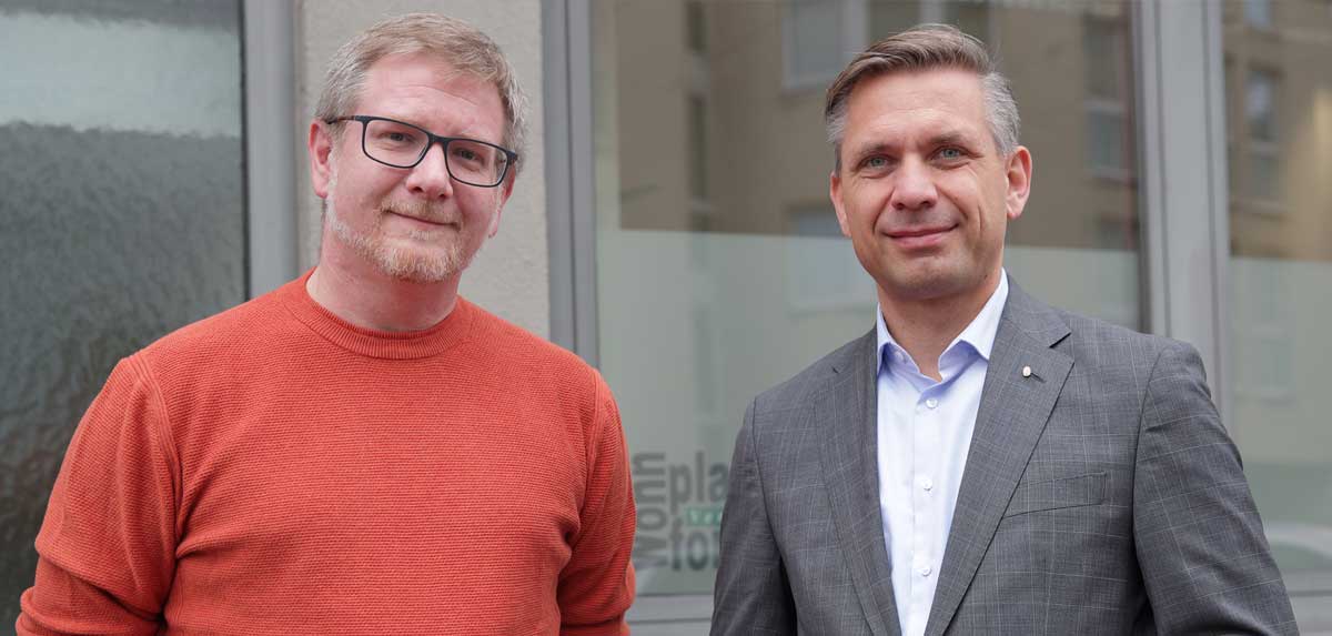 Wohnplattform-Geschäftsführer Oliver Jungwirth und Sozial-Landesrat Wolfgang Hattmannsdorfer