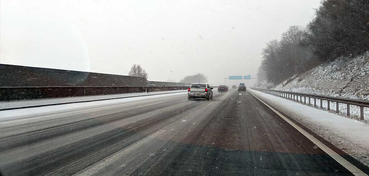 Autoreisen im Winter – Welche Ausrüstungspflichten gelten im Ausland?