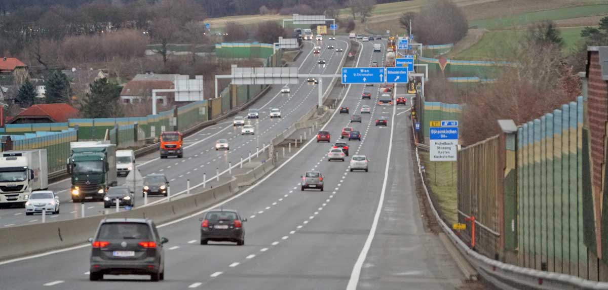 So verhält man sich in einer Notsituation oder bei einer Panne auf der Autobahn richtig