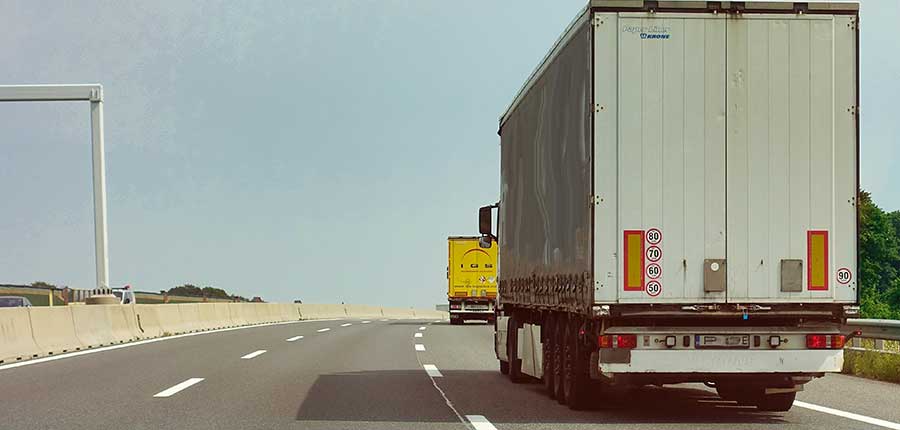 Tausende Lkw sind in Österreich lediglich auf der Durchreise