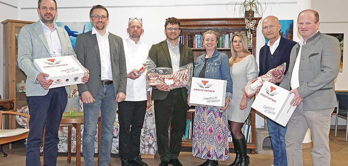 Schweinebäuerinnen und ‑bauern spenden 7.600 Fleischpakete für soziale Einrichtungen